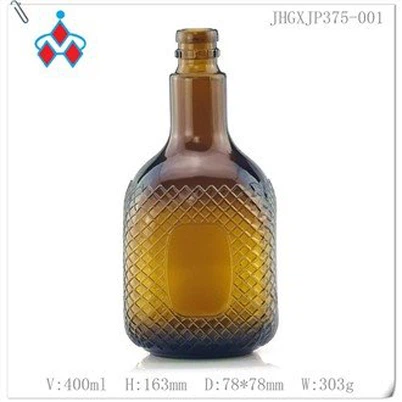 زجاجة زجاجية من الخمور البني